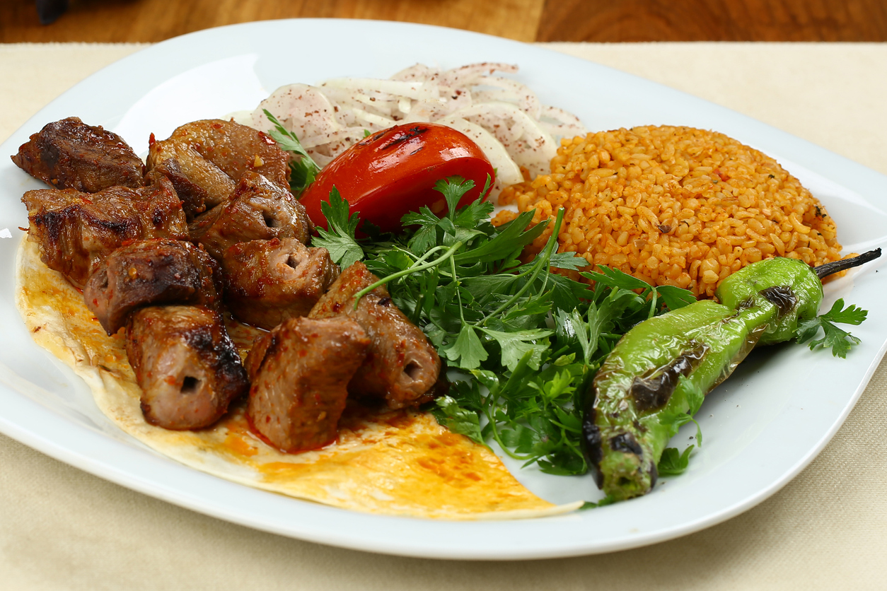 Plat de viande avec un accompagnement